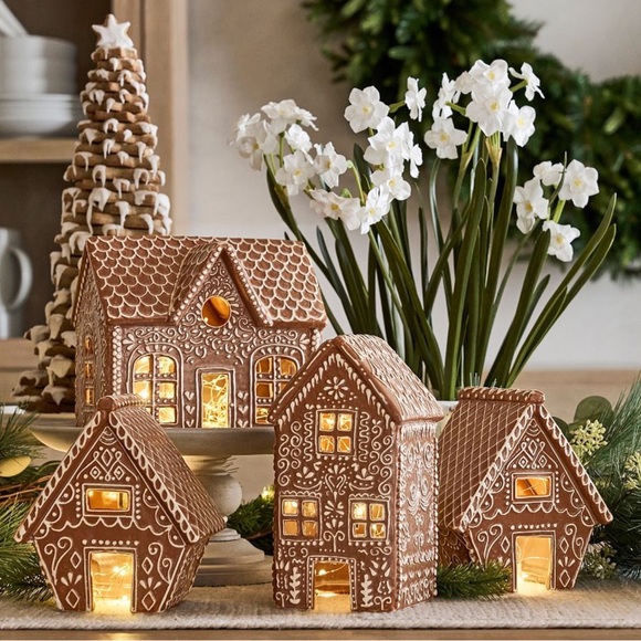 Pottery Barn Gingerbread House Stoneware New With Tag - Picture 3 of 16